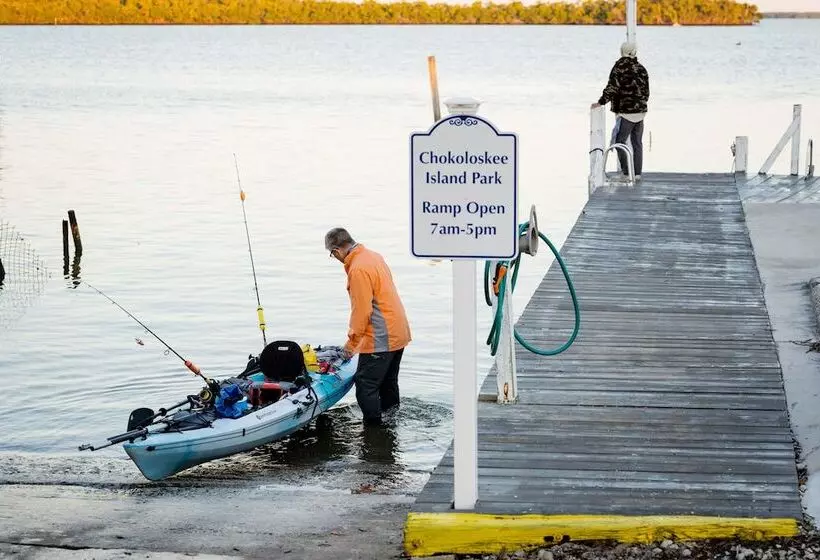 ホテル Chokoloskee Island Park And Marina