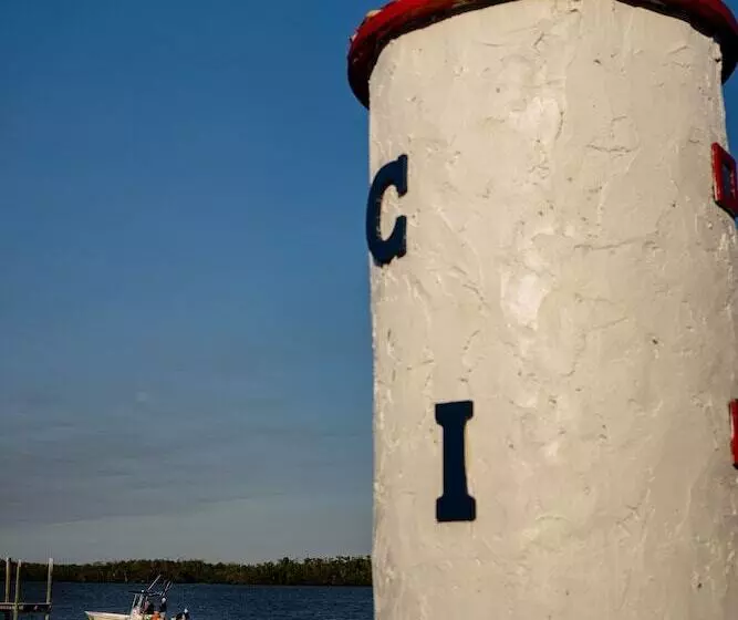 ホテル Chokoloskee Island Park And Marina