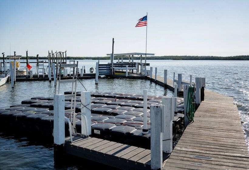 בית מלון כפרי Chokoloskee Island Park And Marina