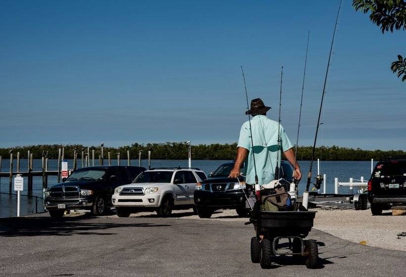 בית מלון כפרי Chokoloskee Island Park And Marina