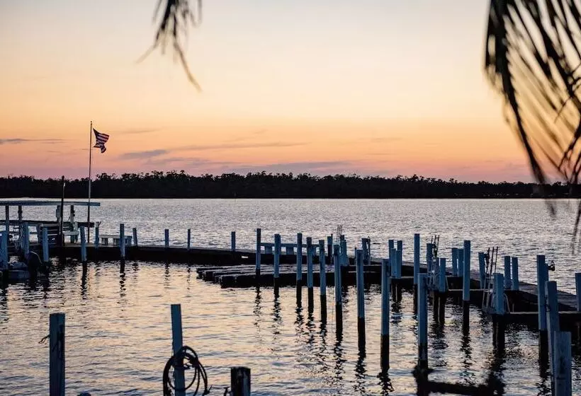 ホテル Chokoloskee Island Park And Marina