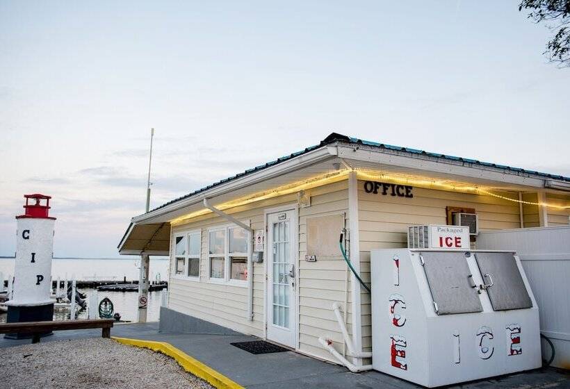 בית מלון כפרי Chokoloskee Island Park And Marina