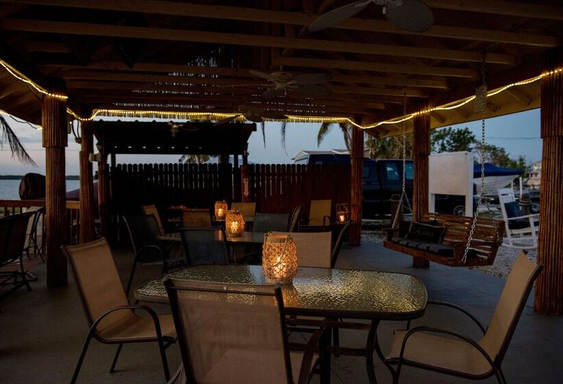 בית מלון כפרי Chokoloskee Island Park And Marina