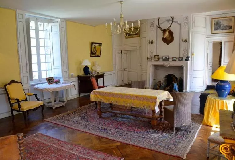 ベッドアンドブレックファースト Chambres D'hôtes Château De Bonabry