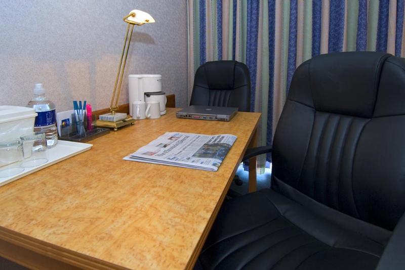 هتل Comfort Inn Lakeshore