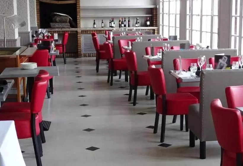 Отель Du Cheval Blanc