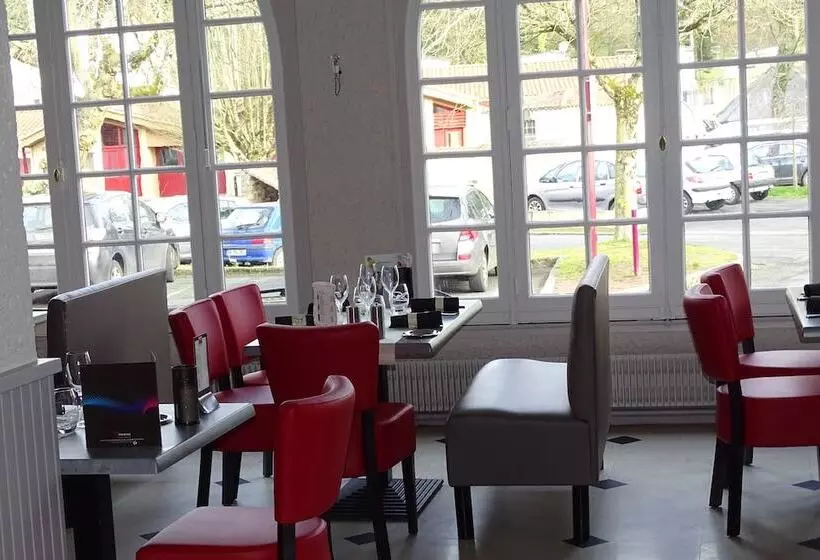 Отель Du Cheval Blanc