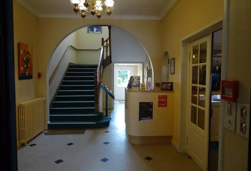 Отель Du Cheval Blanc