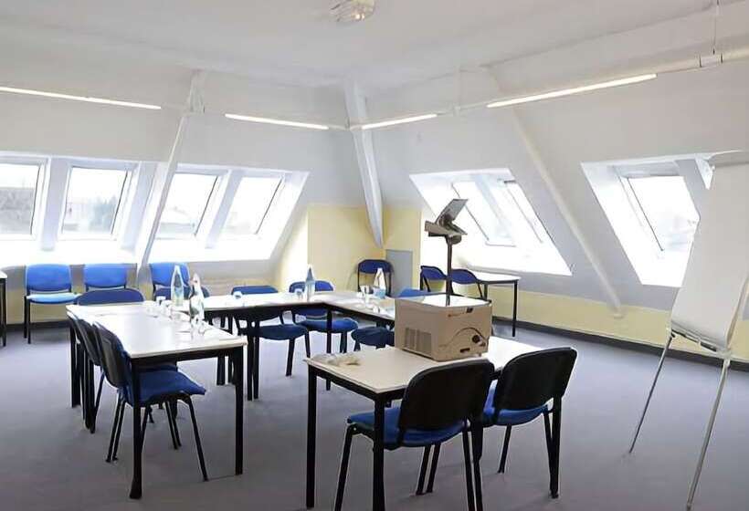 هتل Hostellerie Saint Vincent Beauvais Aeroport