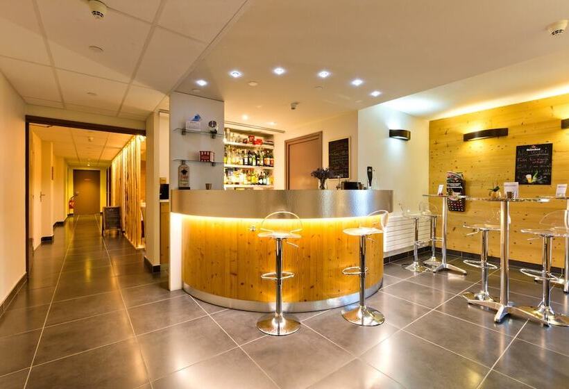 호텔 La Croix De Savoie & Spa