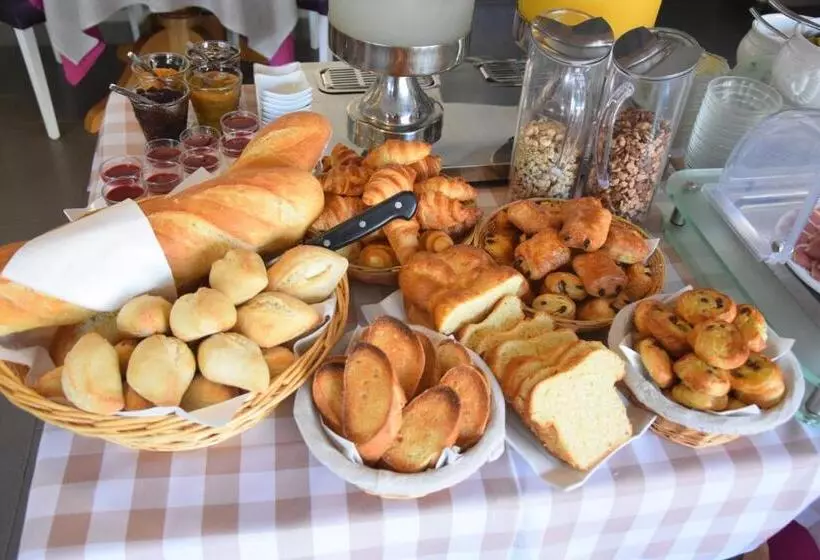 Отель Le Petit Relais