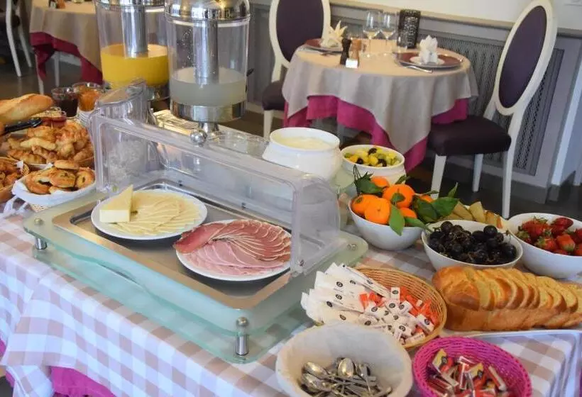 Отель Le Petit Relais