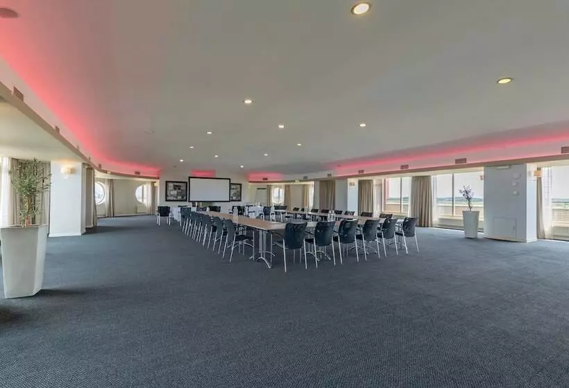 Leonardo Hotel Ijmuiden Seaport Beach