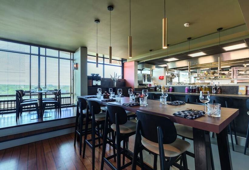 Leonardo Hotel Ijmuiden Seaport Beach