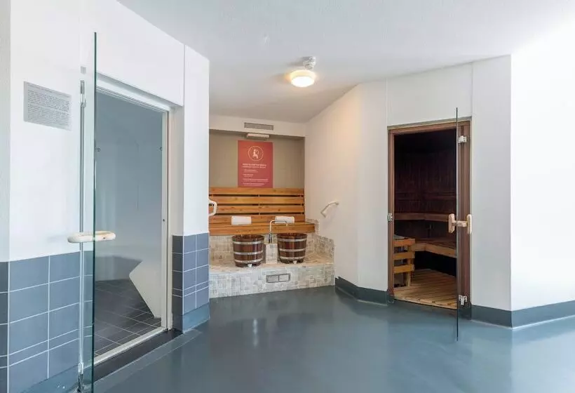 Leonardo Hotel Ijmuiden Seaport Beach