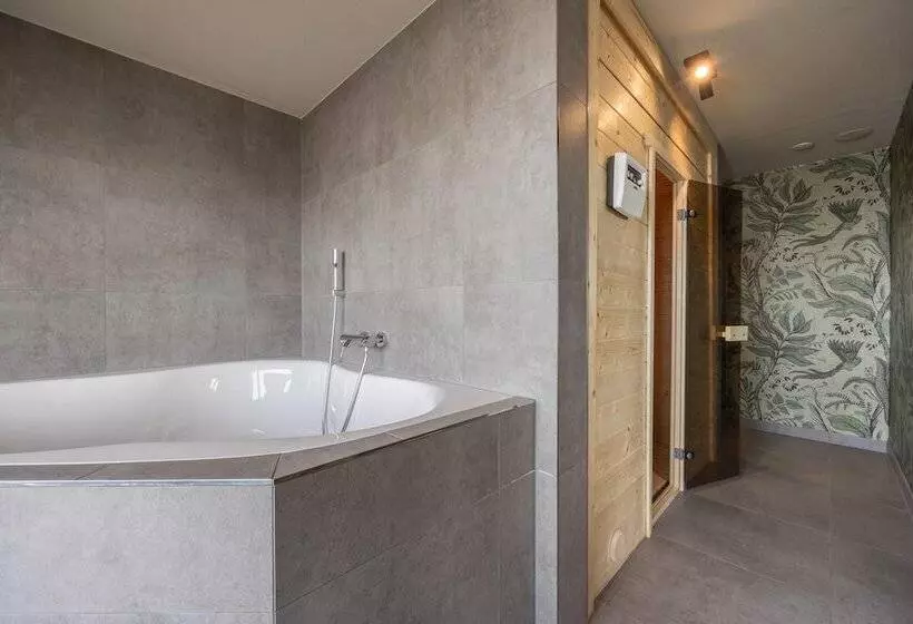 Leonardo Hotel Ijmuiden Seaport Beach