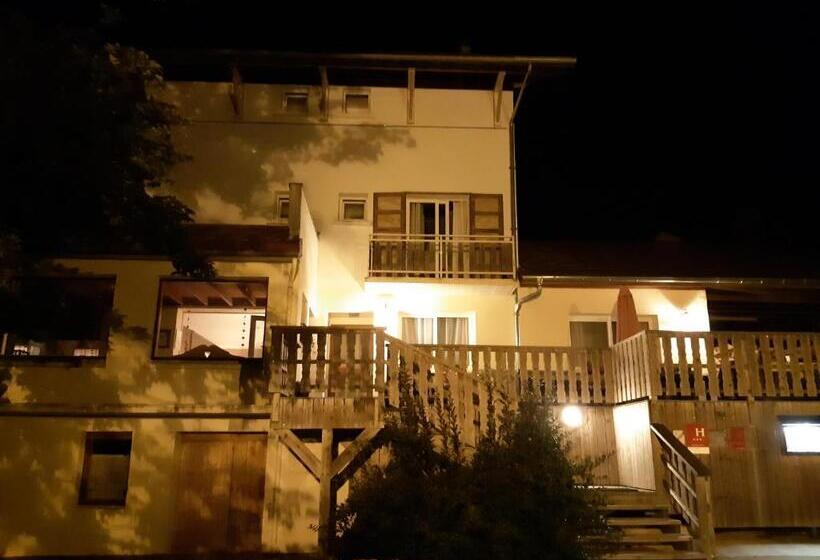 ホテル Les Alpages