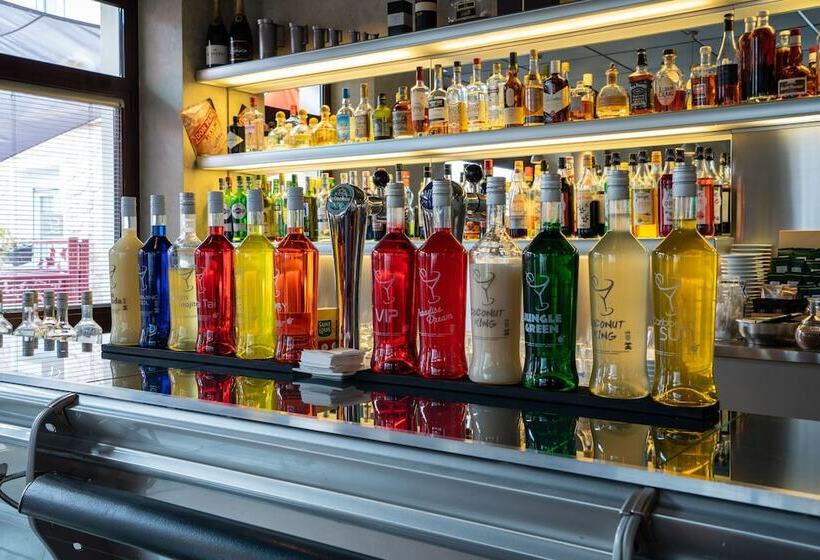 酒店 Logis Central Hôtel   Restaurant & Spa