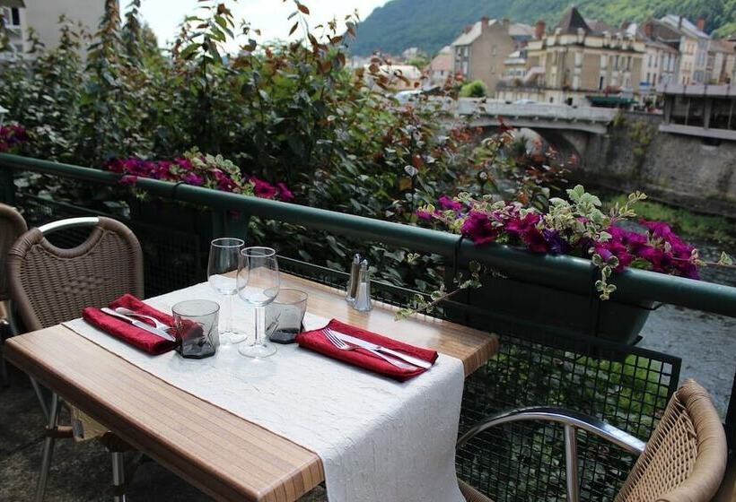 酒店 Logis Central Hôtel   Restaurant & Spa