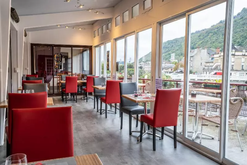 酒店 Logis Central Hôtel Restaurant & Spa