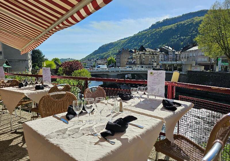 酒店 Logis Central Hôtel   Restaurant & Spa