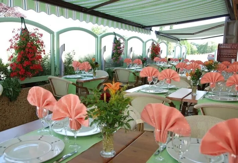 Szálloda Logis Hôtel Bellevue