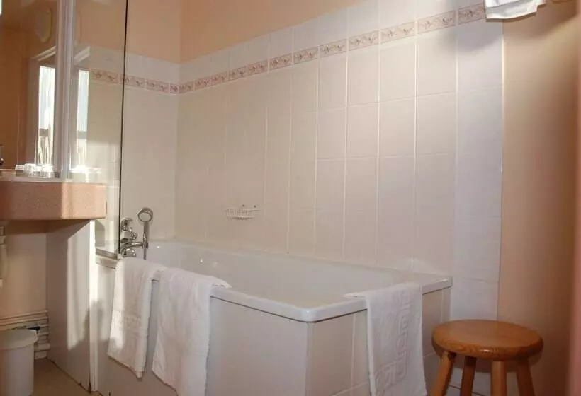 Szálloda Logis Hôtel Bellevue