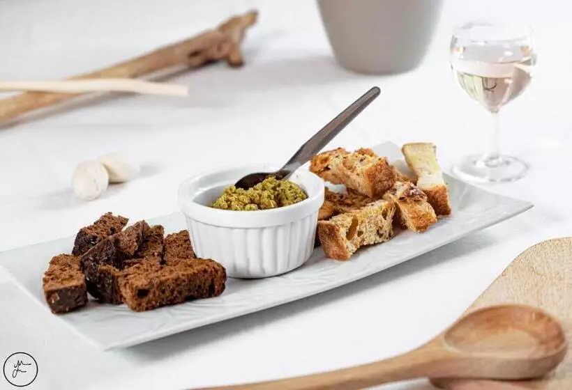 Отель Logis Hôtel Et Restaurant La Bastide Cabezac