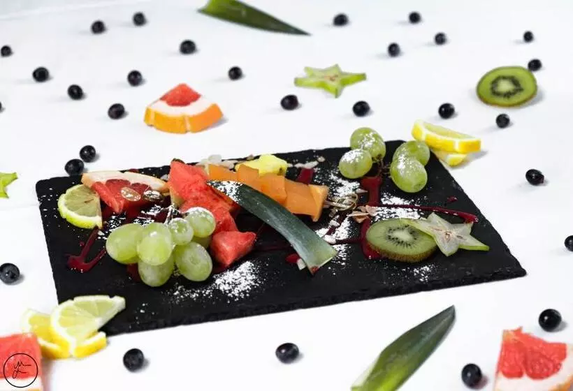 Отель Logis Hôtel Et Restaurant La Bastide Cabezac