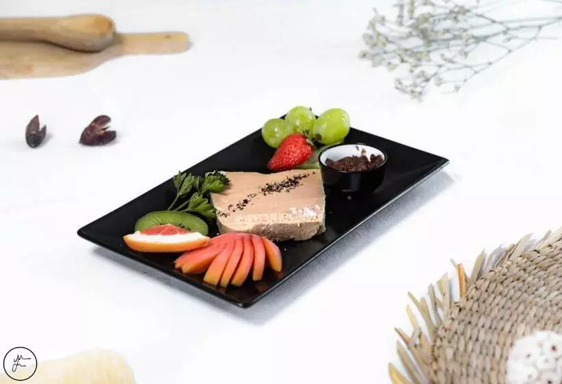 Отель Logis Hôtel Et Restaurant La Bastide Cabezac