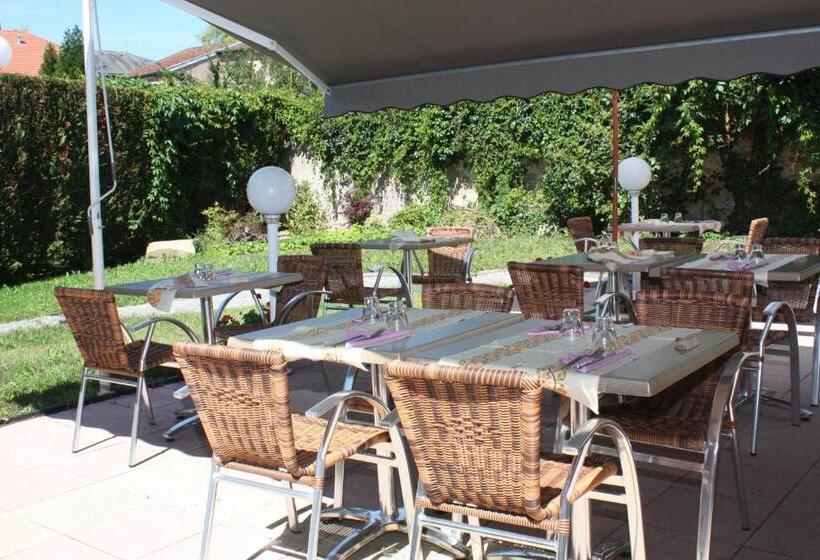 ホテル Logis Hôtel  Restaurant La Renaissance