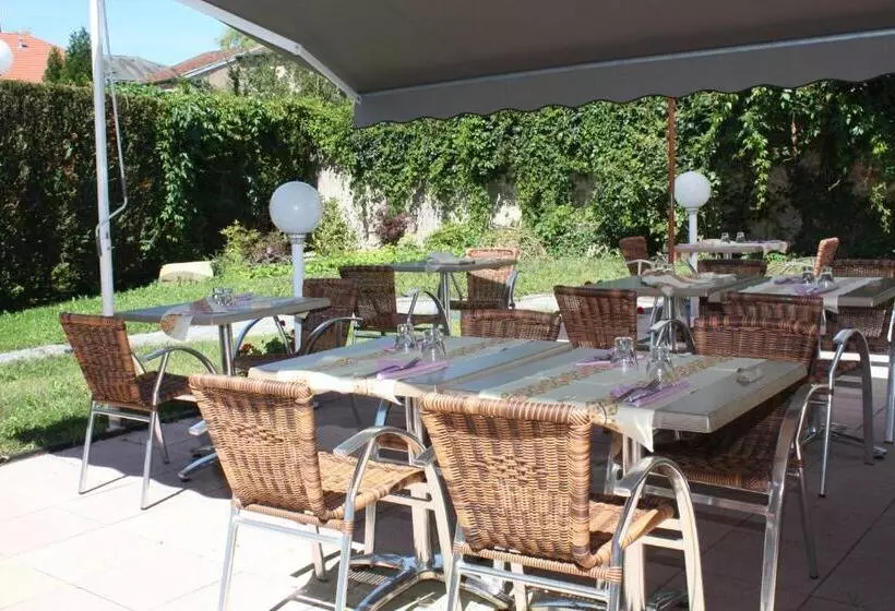 Отель Logis Hôtel Restaurant La Renaissance