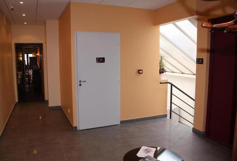 ホテル Logis Hôtel  Restaurant La Renaissance