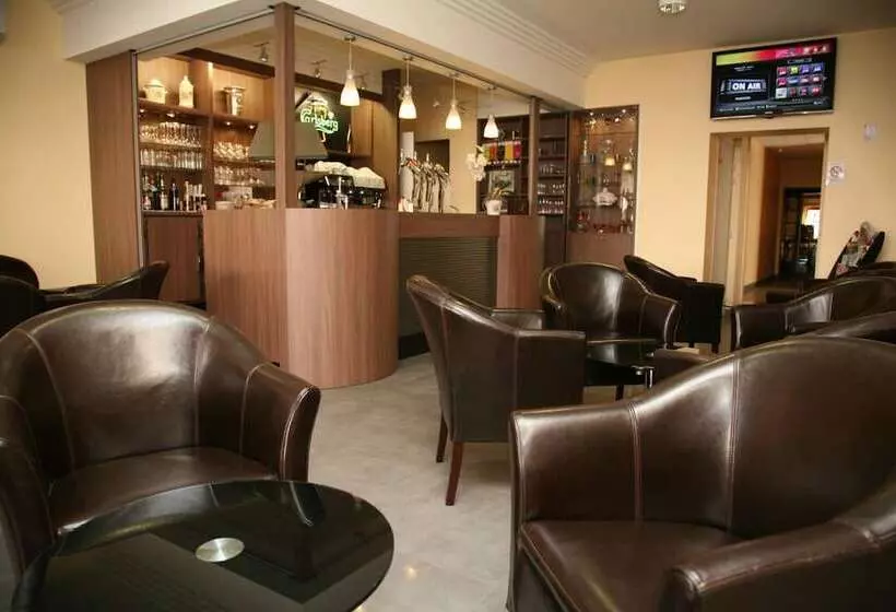 Отель Logis Hôtel Restaurant La Renaissance