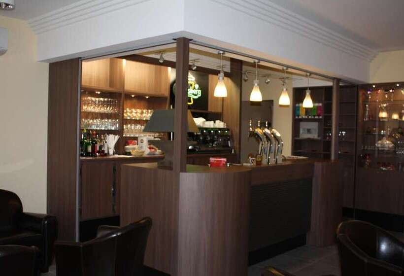 ホテル Logis Hôtel  Restaurant La Renaissance