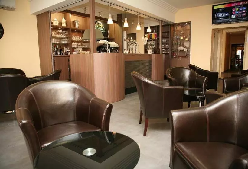 Отель Logis Hôtel Restaurant La Renaissance