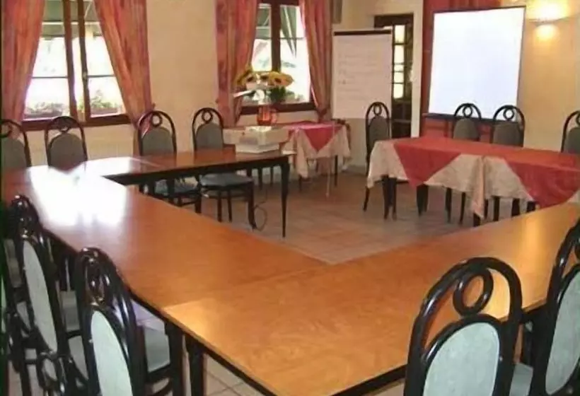 호텔 Logis Le Bourguignon