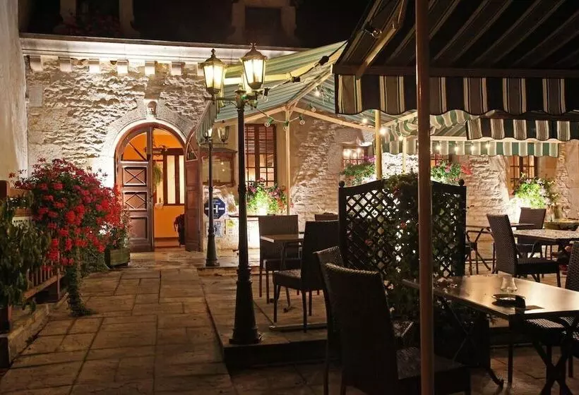 호텔 Logis Le Bourguignon