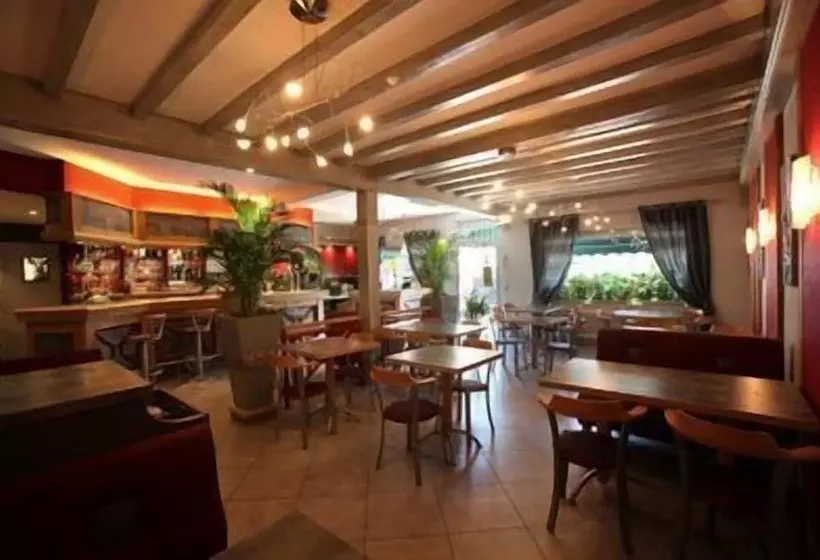 호텔 Logis Le Bourguignon