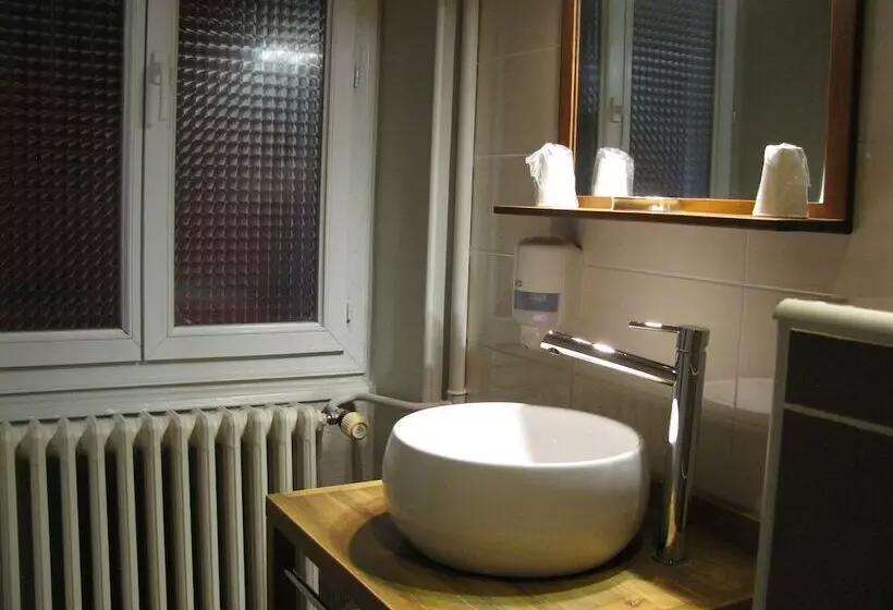 בית מלון כפרי Logis Hôtel Le Cheval Noir