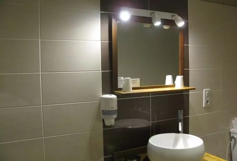 בית מלון כפרי Logis Hôtel Le Cheval Noir