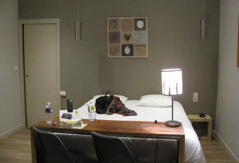 בית מלון כפרי Logis Hôtel Le Cheval Noir