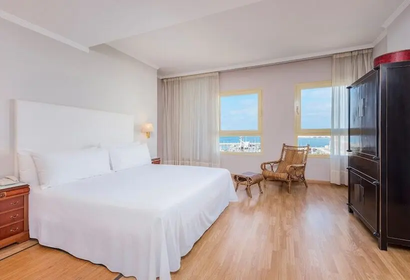 هتل Melilla Puerto
