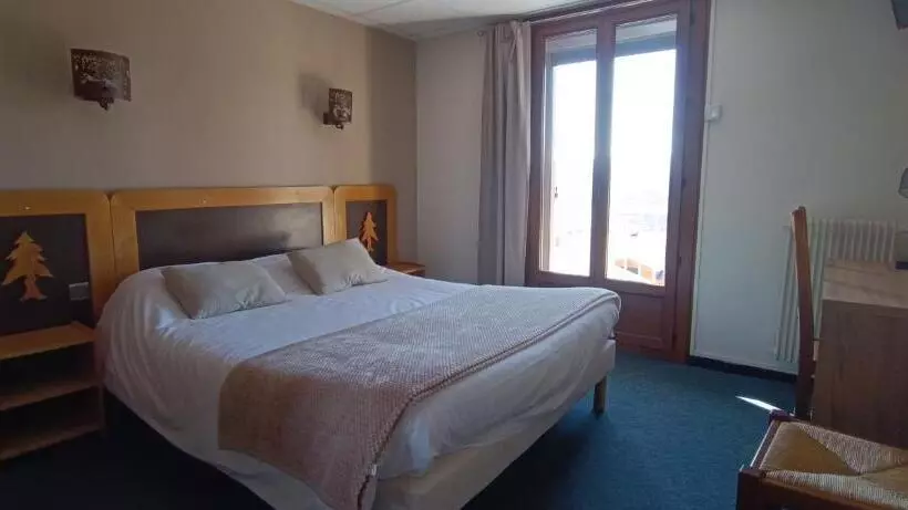 Llaret Hotel
