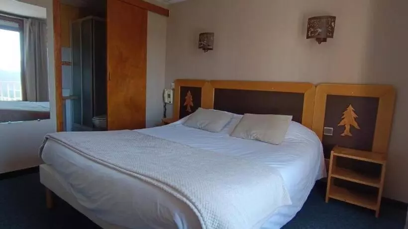 Llaret Hotel