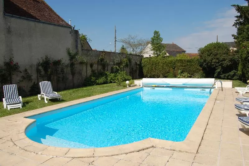 Logis Hotel Restaurant Le Cheval Blanc