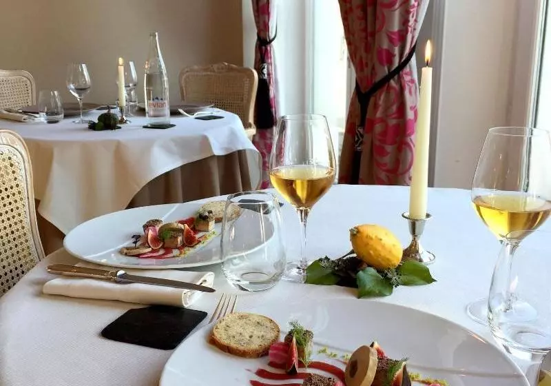 Logis Hotel Restaurant Le Cheval Blanc