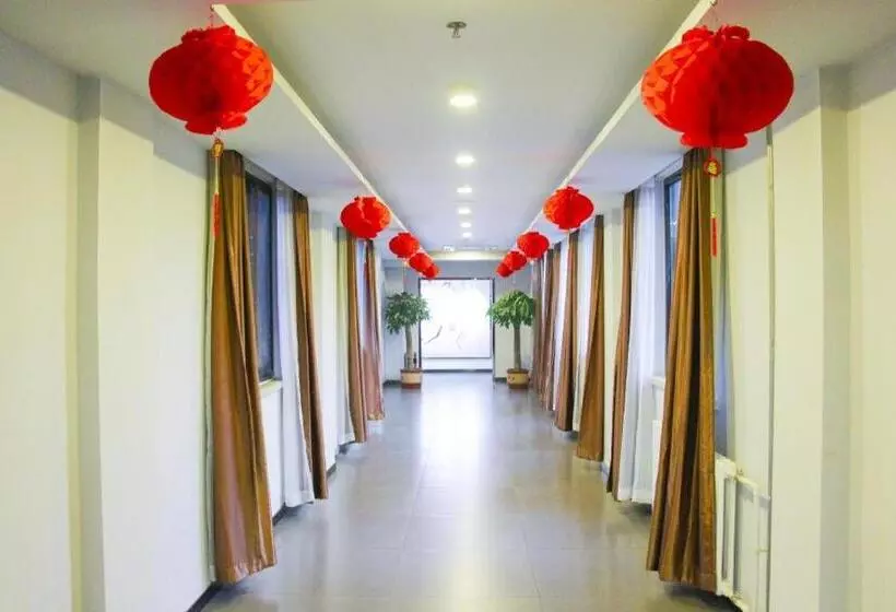 Hotelli 7 Days Premium Beijing Dabaotai Metro Station Luhua Road