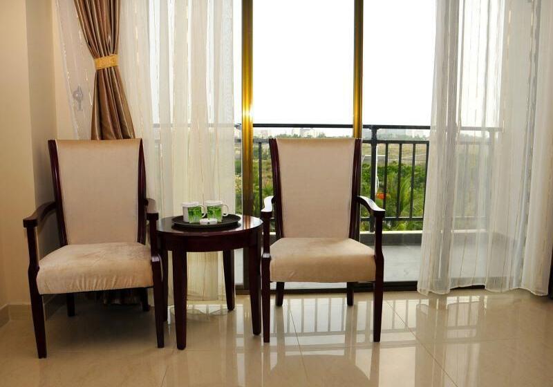 Отель Greentree Inn Sanya Fenghuang Airport Road