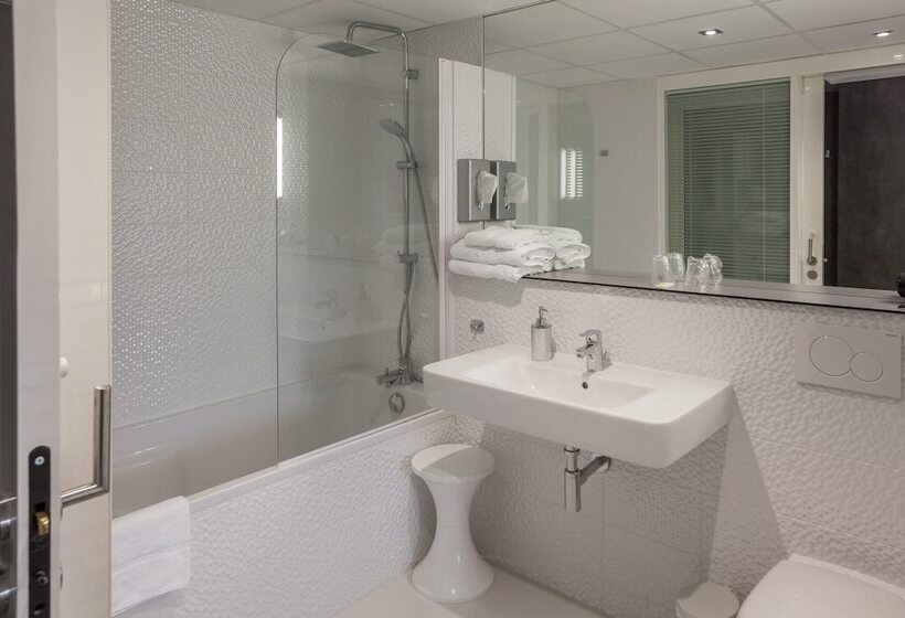 Logis Hotel Restaurant & Spa Au Comte D Ornon